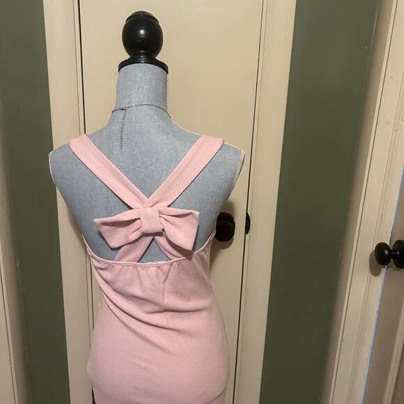 Pink bodycon dress with crisscross - Picture 5 of 7